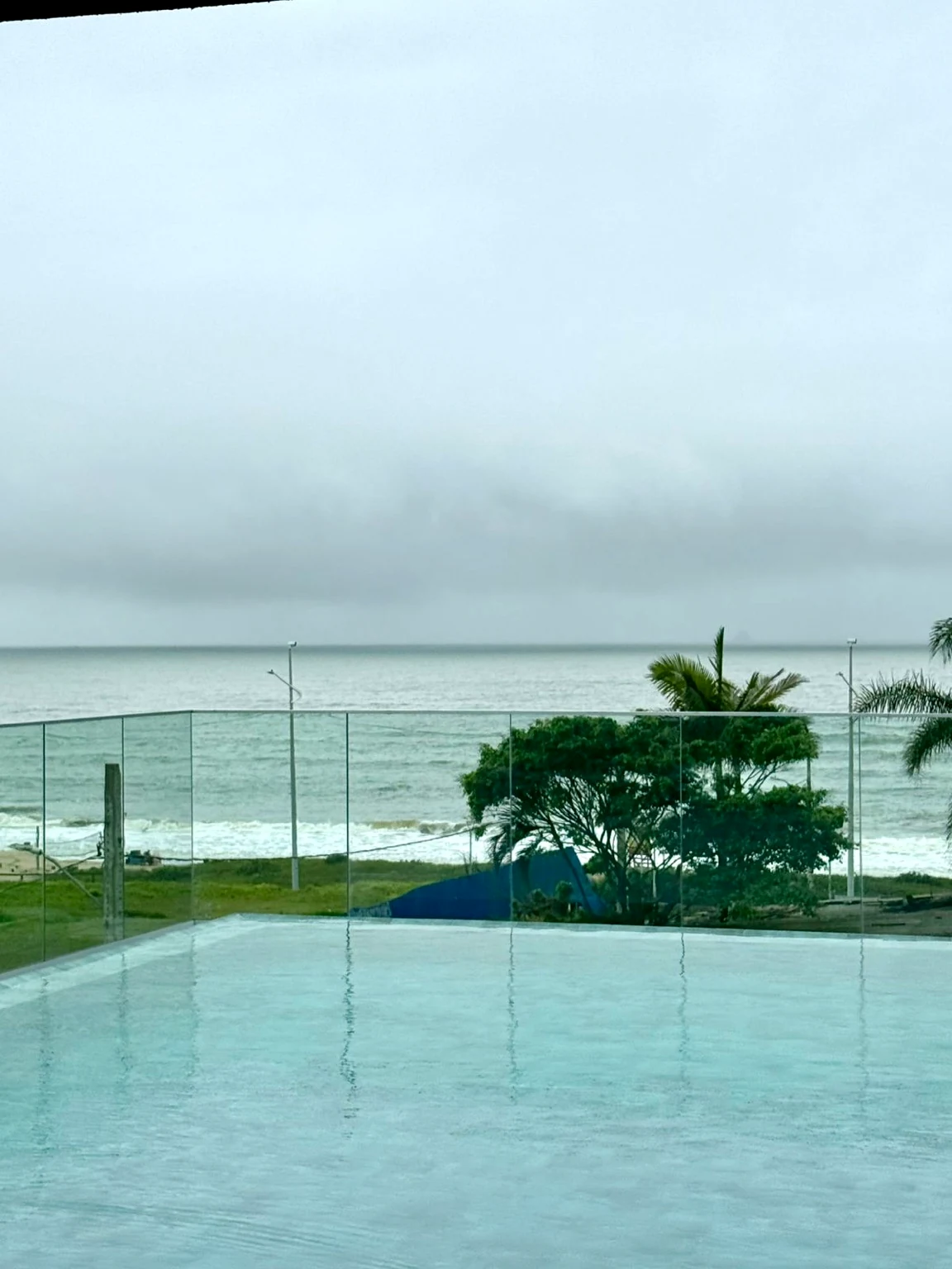 Piscina frente mar